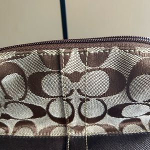 Small brown coach purse . Used 2 times . Great condition.